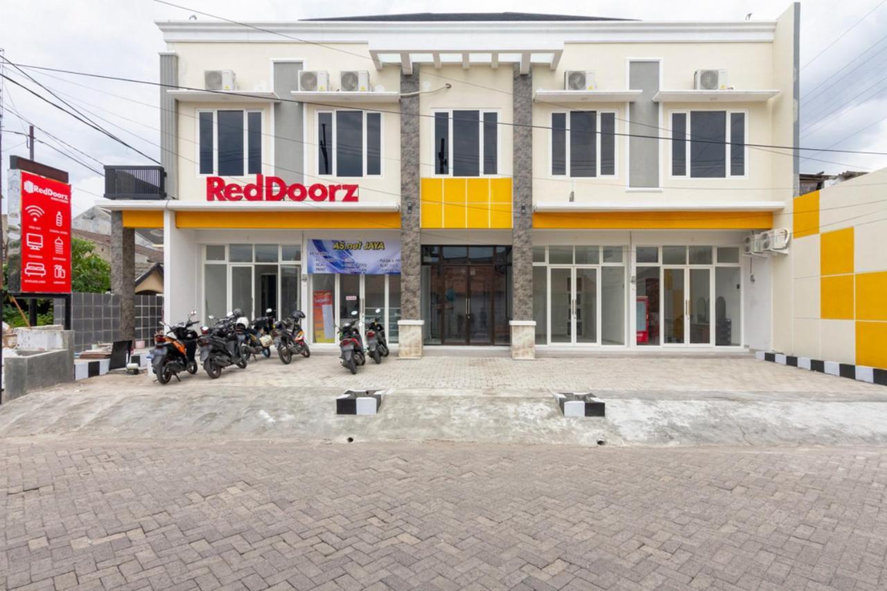 Reddoorz Syariah @ Kebraon Hotel Surabaya Luaran gambar