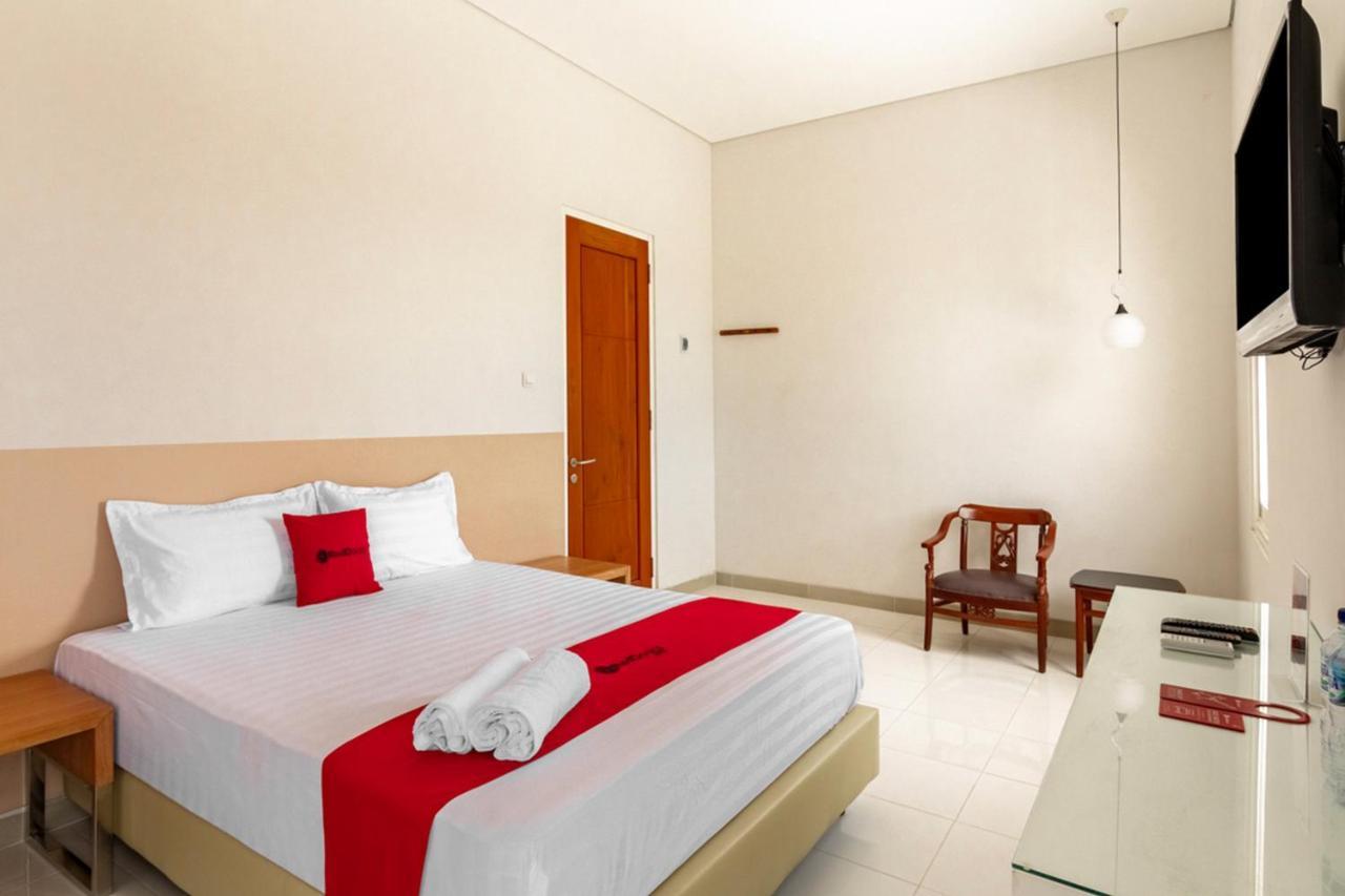 Reddoorz Syariah @ Kebraon Hotel Surabaya Luaran gambar